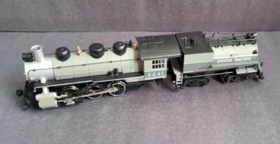 Bachmann HO USRA 0-6-0 with Vanderbilt Tender Union Pacific UP