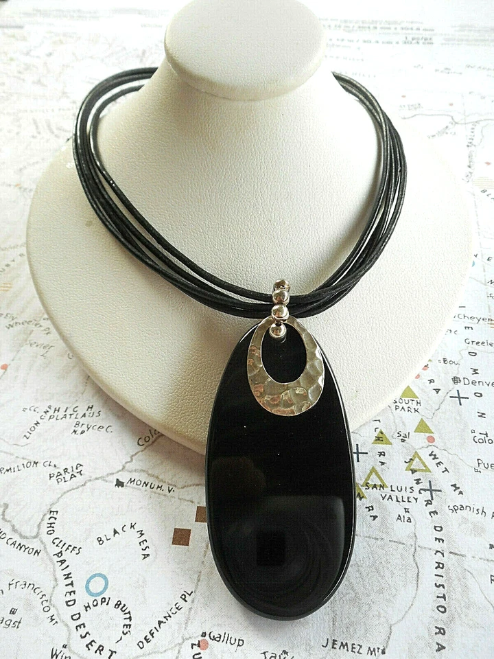 Collar con cordón de cuero colgante de ónix negro lazo martillado de ley Silpada 31NR2 Foto 3 de 4