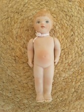 Porzellan Figur Antik 15cm hoch Baby Puppe Dekoration bewegliche Arme
