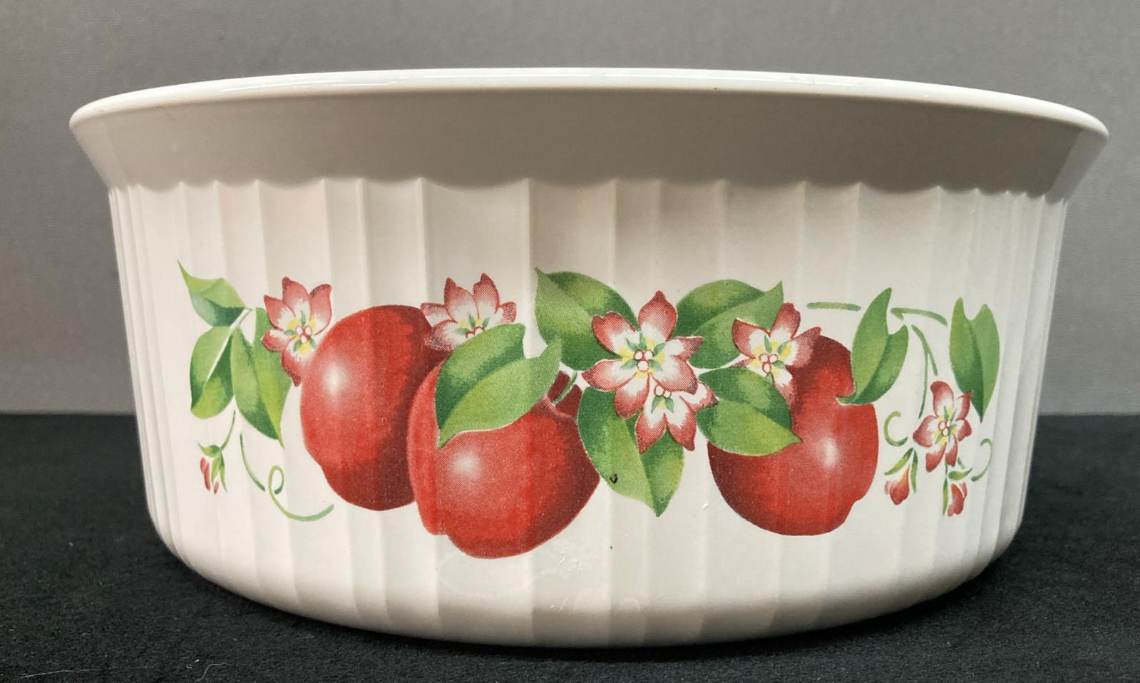 Corning Ware F-1-B French White Red Apple Casserole Dish 2.5 Liter No Lid