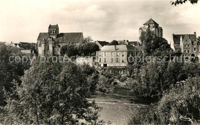 La Roche-Posay Le Donjon Eglise fortifiee et Hosteller