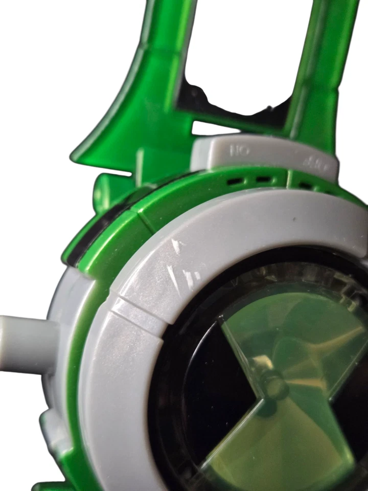 Ben 10 Omnitrix Uhr Kinder Spielzeug Cartoon Network 2008 Bandai Watch Alien rar - Bild 2 von 4