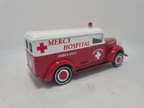 MATCHBOX COLLECTIBLES 1937 GMC MERCY HOSPITAL AMBULANCE MODEL BOXED YYM38058 - Picture 4 of 7