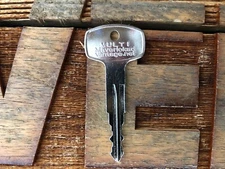 1 key for Multiquip Heavy Equipment Generator Light Towers