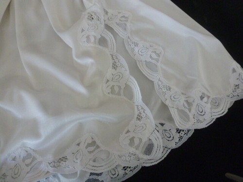Jupon Vintage Dentelle Crème – Taille élastique 36/38/40 – Nylon – T380R