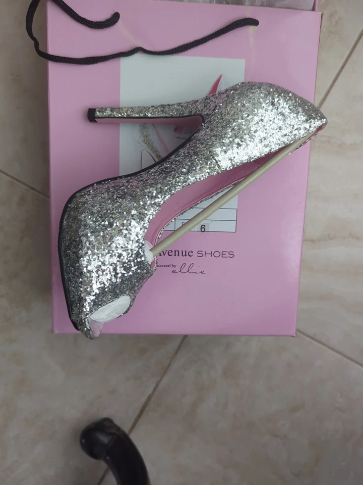 Zapatos Leg Avenue 5" Plateados Brillo Tacones con Puntera Abierta Talla 6 de Ellie Nuevos Foto 3 de 4