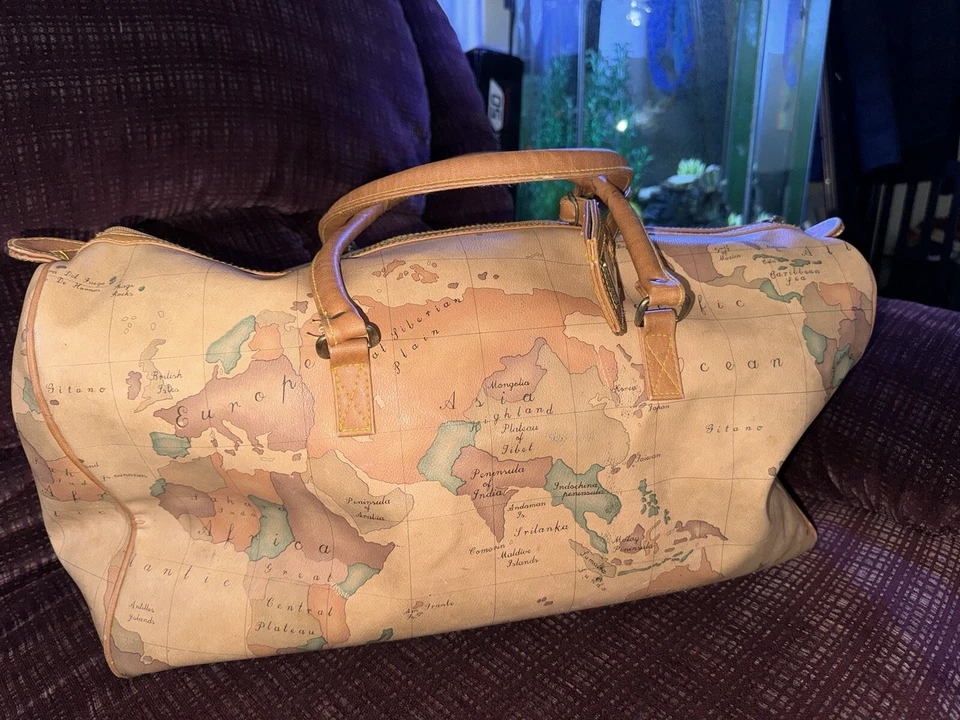 Bolsa de viagem com estampa de mapa (2 peças) • ALVIERO MARTINI MARCA ITALIANA E GITANO - Imagem 3 de 4