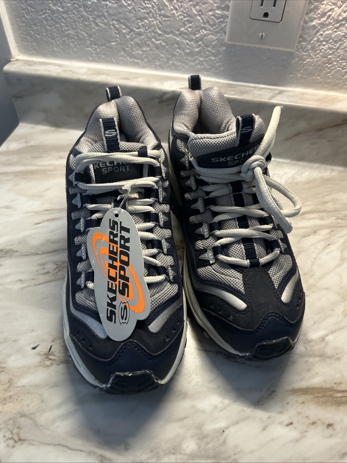 •SKECHERS SPORT  Size 5.5