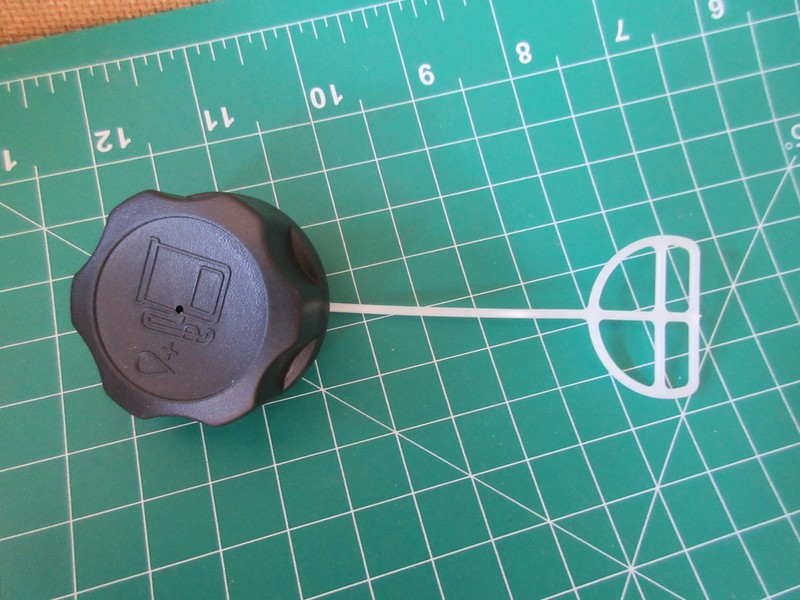 Lawn Mower, small engine replacement fuel cap. (P605)