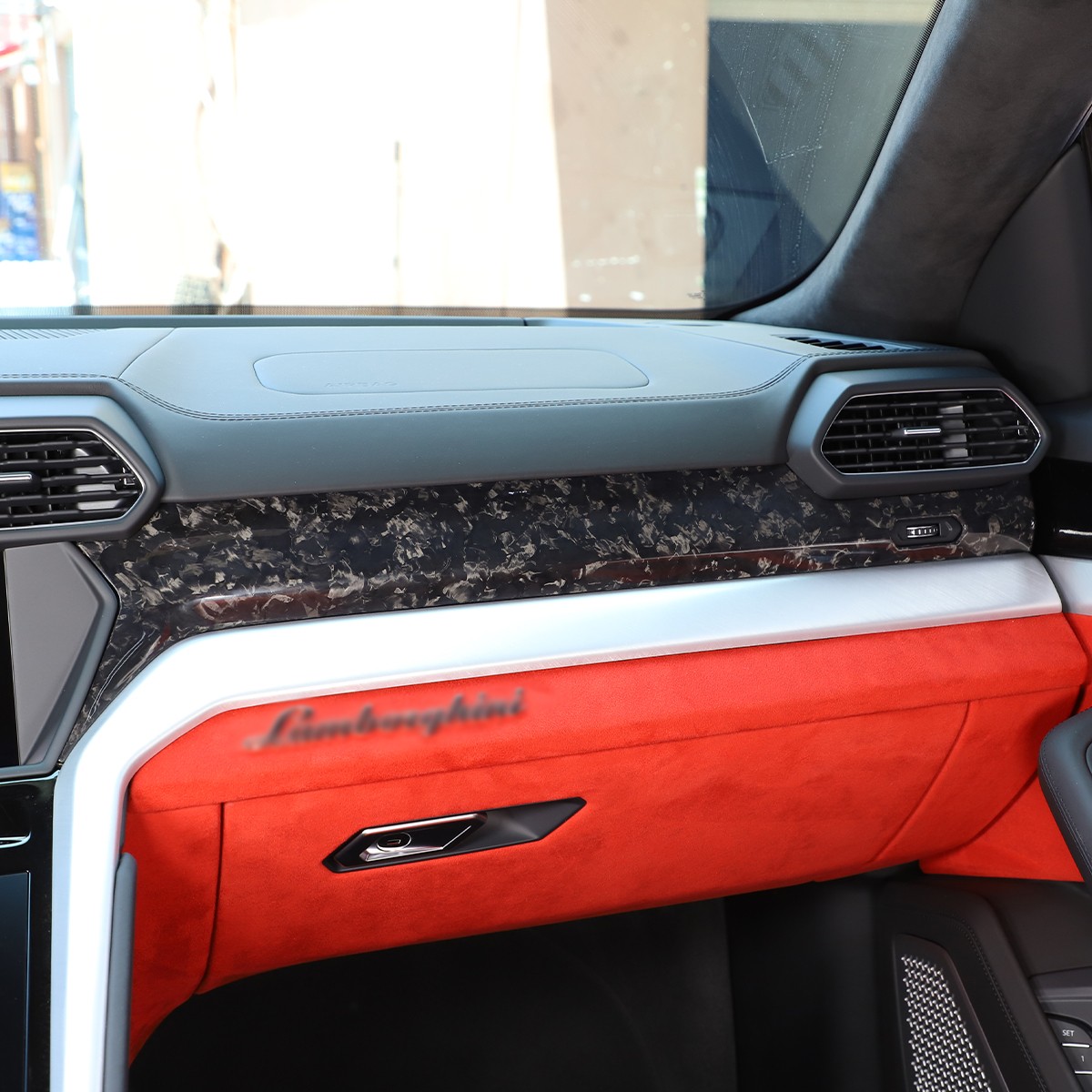 Lamborghini Urus 2018-2023 Dashboard molding