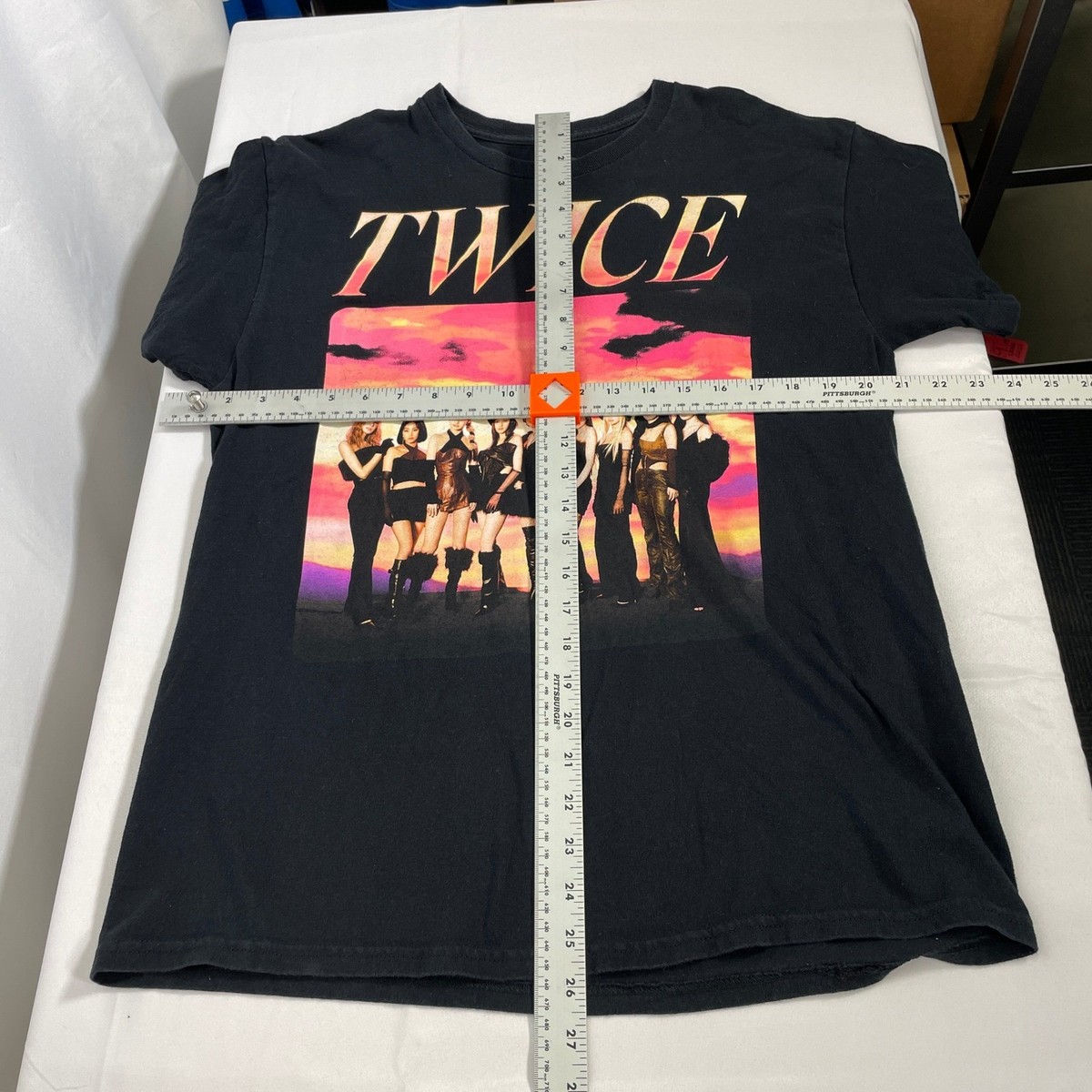 TWICE POPUP LA CHARCOAL Tシャツ WTB] [USA] [HELP] TWICE World Tour - Charcoal-washed T-shirt : r