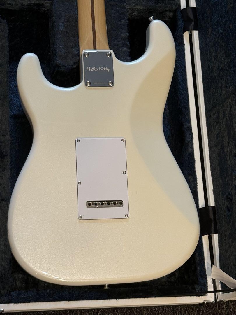 Fender Hello Kitty Stratocaster ELECTRIC GUITAR Fuzz Set | eBay
