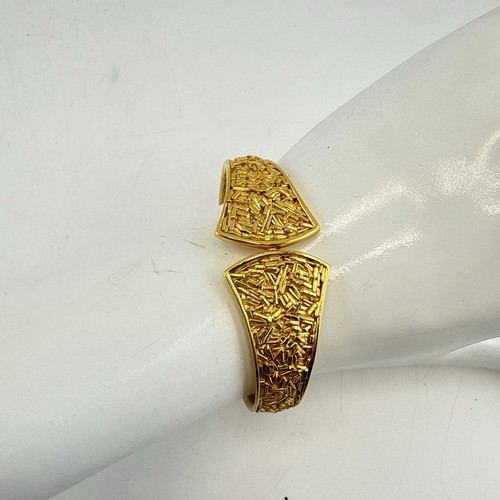 Vintage Trifari Bracelet Clamper Bangle Modernist Textured Gold Tone Hinged
