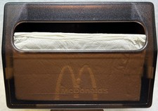 Distributeur de serviettes McDonald’s bois grain métal avec logo plastique panneau avant (fonctionne)