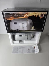 Motor City Classics - Airstream Camper Trailer - 1:18 Diecast