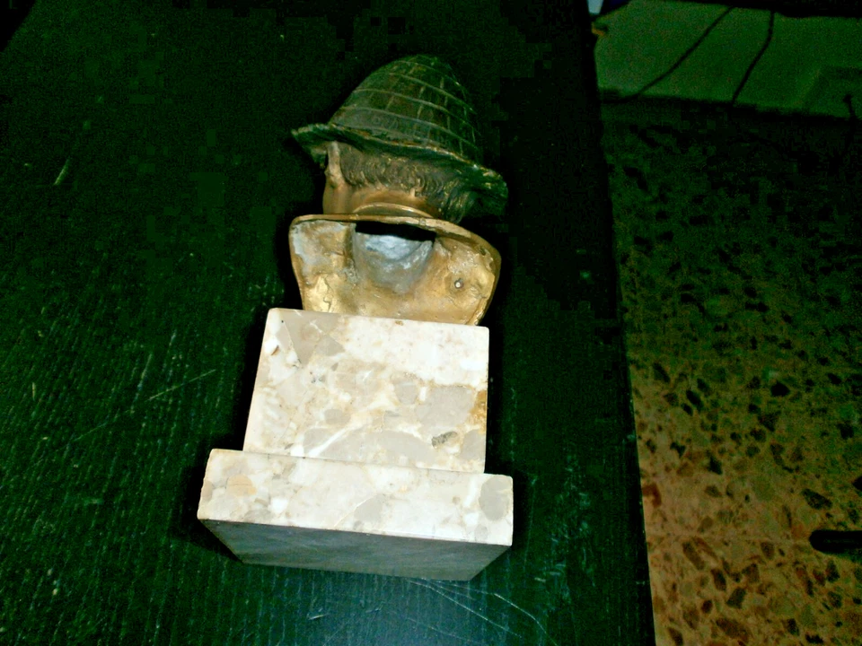 SCULTURA STATUA IN BRONZO  SU MARMO DI  DE MARTINO - Immagine 4 di 4