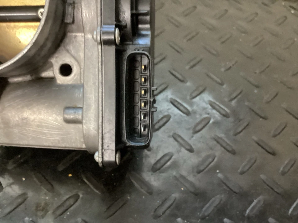 Cuerpo del acelerador OEM 2004-2010 Volvo S40 S60 S80 V70 30711551 Foto 2 de 4