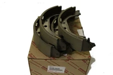 Toyota Genuine Parts - Shoe Kit, Brake, Rr (04495-35230)