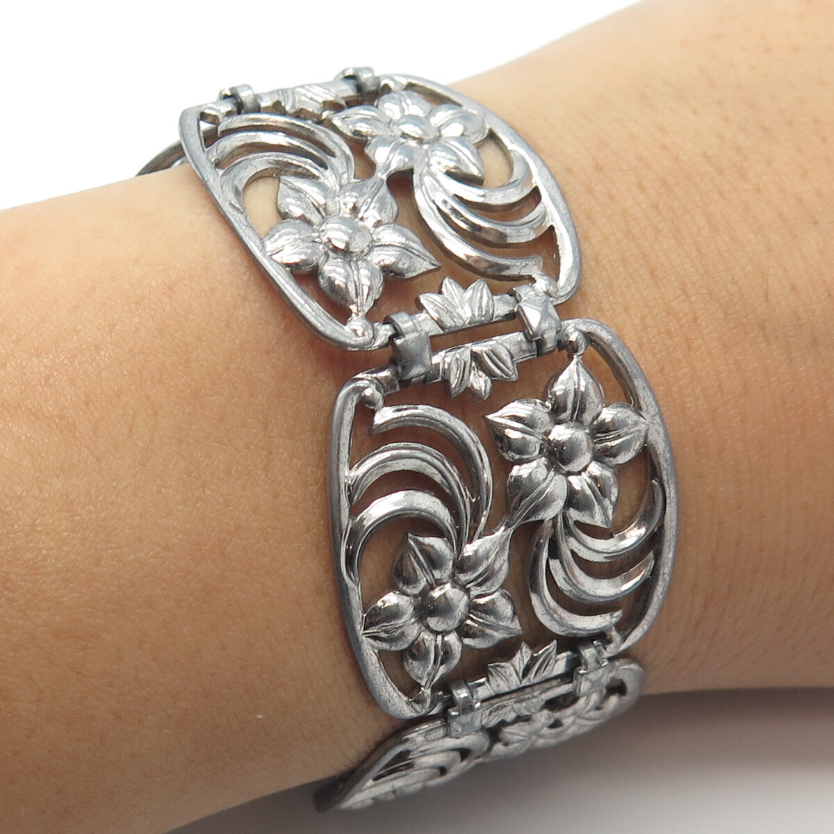 925 Sterling Silver Vintage W. E. Richards Floral Panel Link