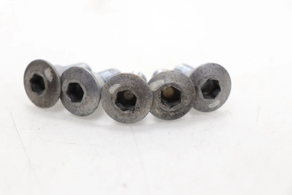 11-24 SUZUKI GSXR 600 750 OEM БОЛТЫ ЗАДНЕГО ТОРМОЗА РОТОРА ДИСКОВЫЙ АППАРАТНЫЙ ВИНТ - Изображение 2 из 4