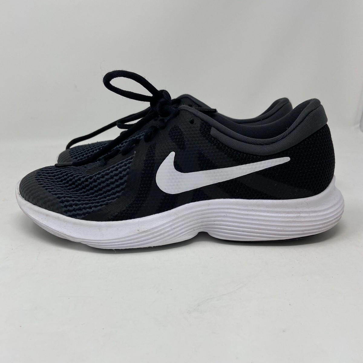 nike youth revolution 4