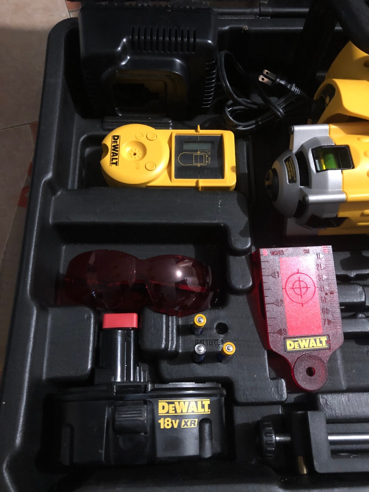 DeWalt DW073 Cordless Rotary Laser & DW0732 Detector Extra Bundles