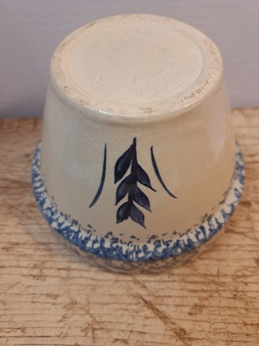 R.R.P. Co. Roseville Pottery Ohio Crock Blue Spongeware Wheat Pattern 6" Bowl - Picture 9 of 11