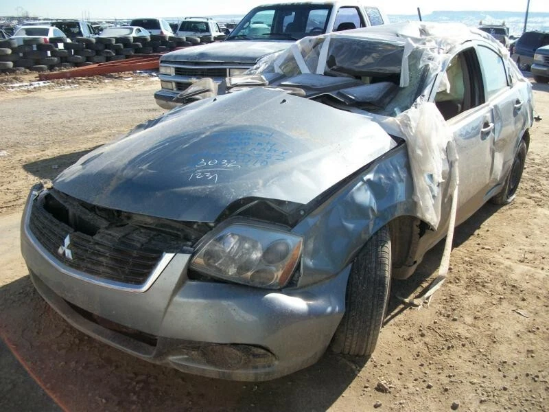 Brazo de control superior trasero izquierdo usado para: Mitsubishi Galant 2009 trasero Le Foto 2 de 4