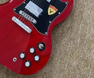 Standard, Red, 6-string electric guitar, rosewood fingerboard, chrome hardware