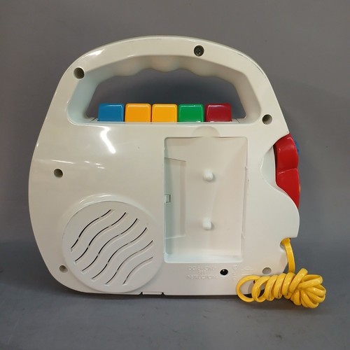 Fisher Price Cassette Tape Player Vintage Kids Toy Microphone Portable -FPL -CP - Picture 3 of 5