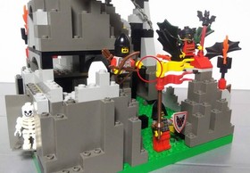 LEGO 6087 Witch's Magic Manor + 2539 Flying Machine Castle Minifigures