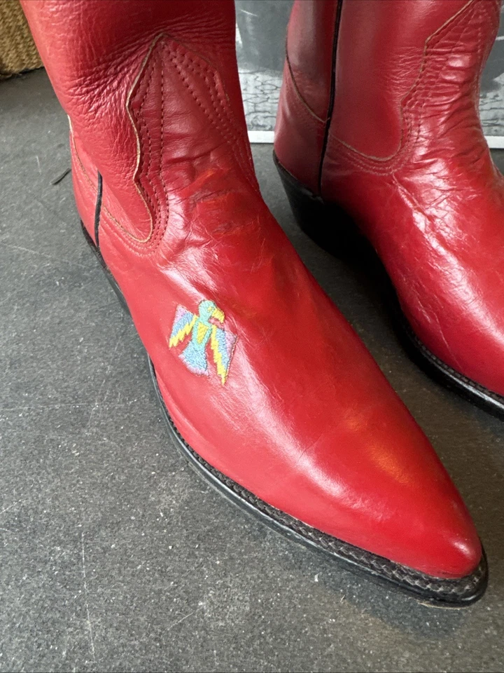Botas de cowboy vermelhas vintage femininas tamanho 6 C estampa Thunderbird pontiagudas Nocona - Imagem 2 de 4