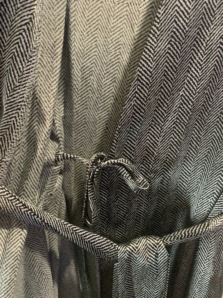 NUEVO CON ETIQUETAS Jones New York Mediano Para Mujer Verde Negro Patrón Zig Zag Con Bata Cinturón Foto 4 de 4