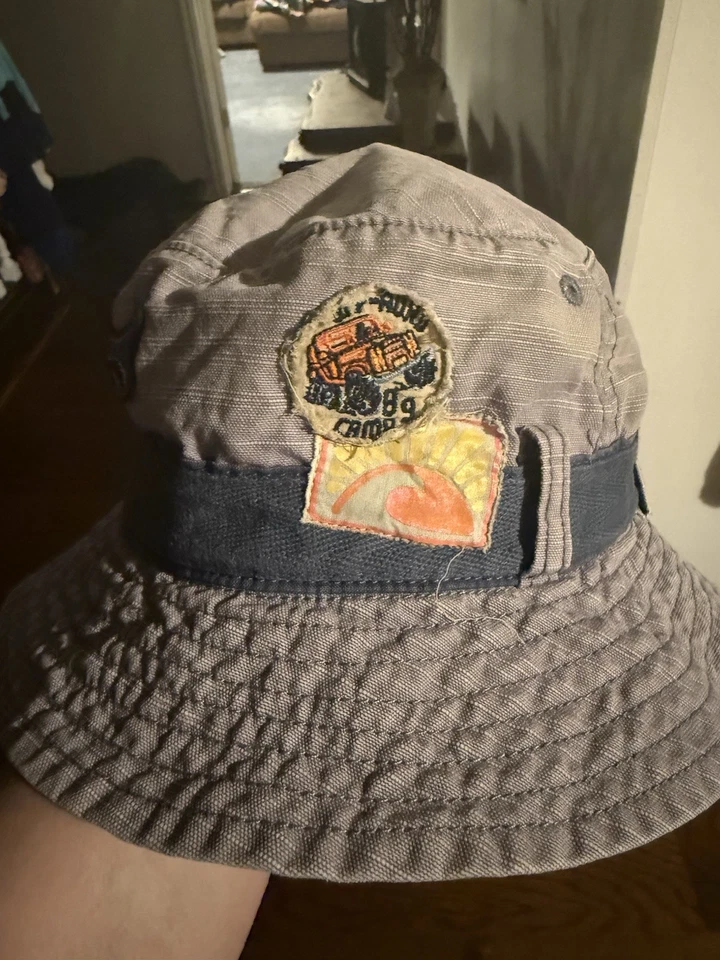 Chapéu balde Baby Gap meninos Shark Bay tamanho M/L em excelente estado usado frete rápido - Imagem 2 de 4