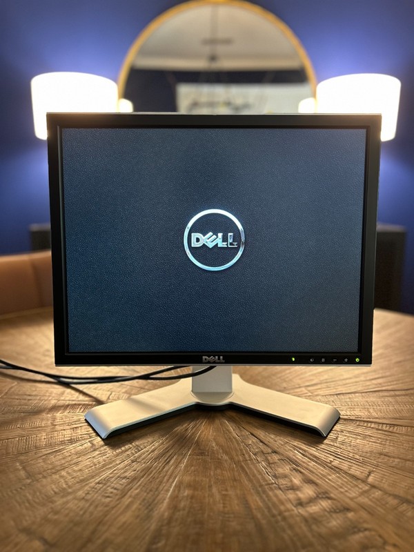 Dell UltraSharp 2007FPb S-IPS Monitor - 20.1" 4:3 60Hz - Excellent Condition