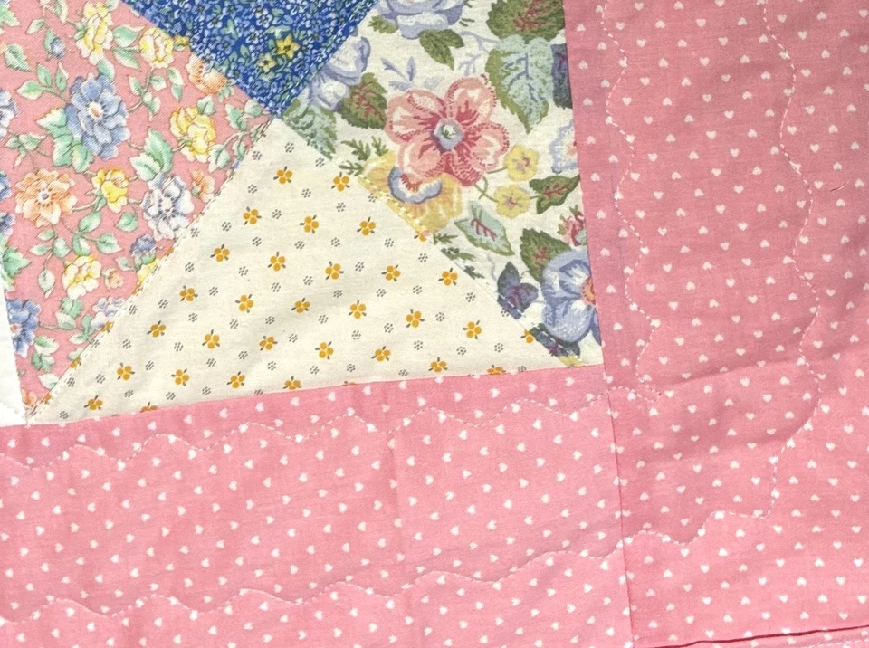 婴儿被子手工粉红色女孩花卉婴儿床拼布毯 40 x 40 全新 — 第 4/4 张图片