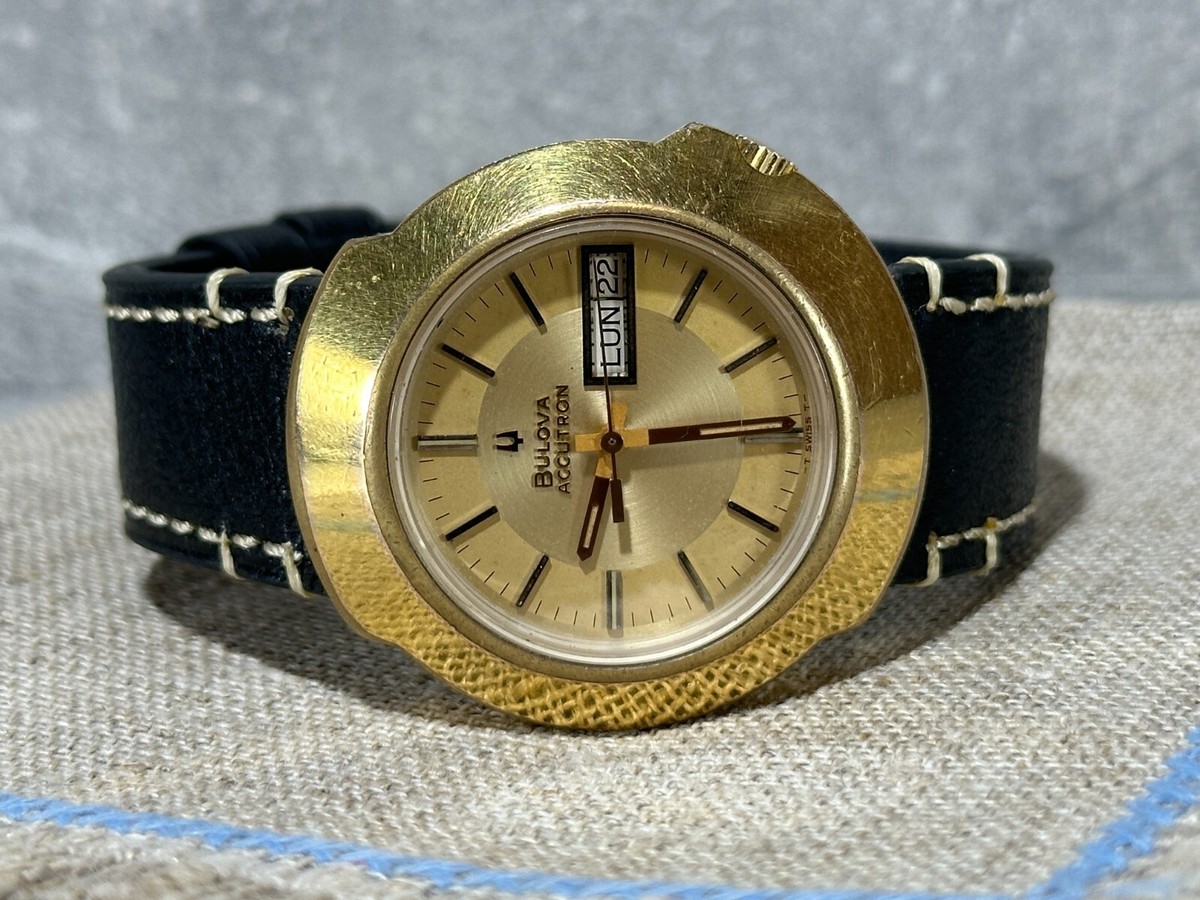 BULOVA ACCUTRON / VINTAGE Swiss watch / tuning fork men's wrist