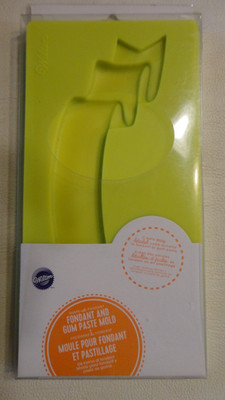 Wilton Fondant and Gum Paste Mold Cake Decoration Ribbon Banner Sash Award NEW