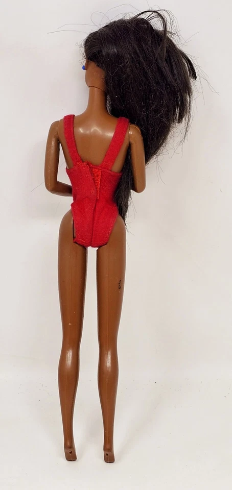 Barbie Baywatch Muñeca Salvavidas con Traje de Baño Rojo Pelo Negro Ojos Marrones Mattel Foto 3 de 4