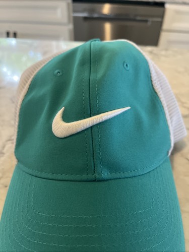 Gorra Nike Golf Verde Flex Fit M/L. Espalda de malla con logotipo bordado de Nike - ¡Bonita forma! - Imagen 3 de 8