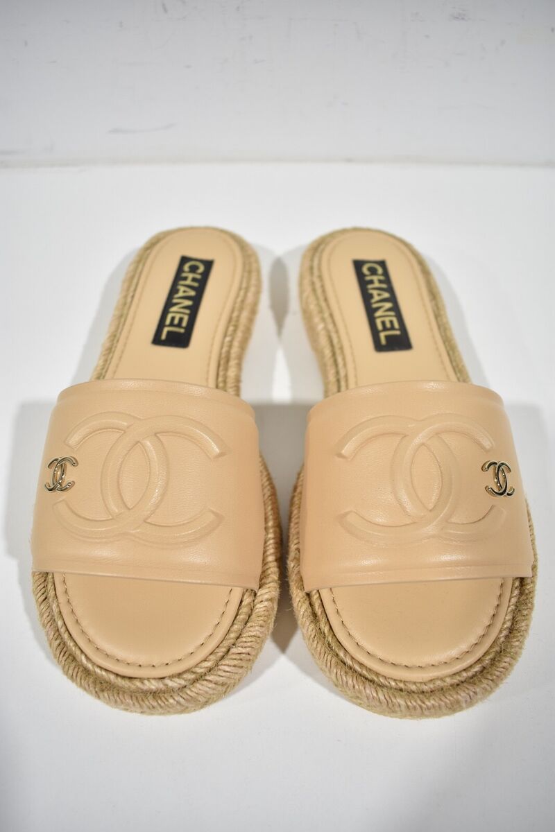 Chanel 23C Beige Lambskin Leather CC Logo Slide Sandal Slip Chanel 23C Beige Lambskin Leather CC Logo Slide Sandal Slip