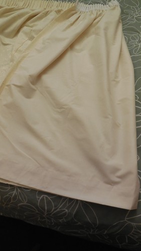 PAIR OF CREAM WITH SUBTLE PATTERN LINED PENCIL PLEAT CURTAINS 43"DROP - Picture 4 of 4