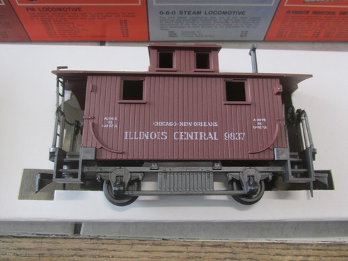 AHM O SCALE CABOOSE 7306D ILLINOIS CENTRAL O SCALE New IN BOX 8837 Rivarossi - Picture 2 of 6