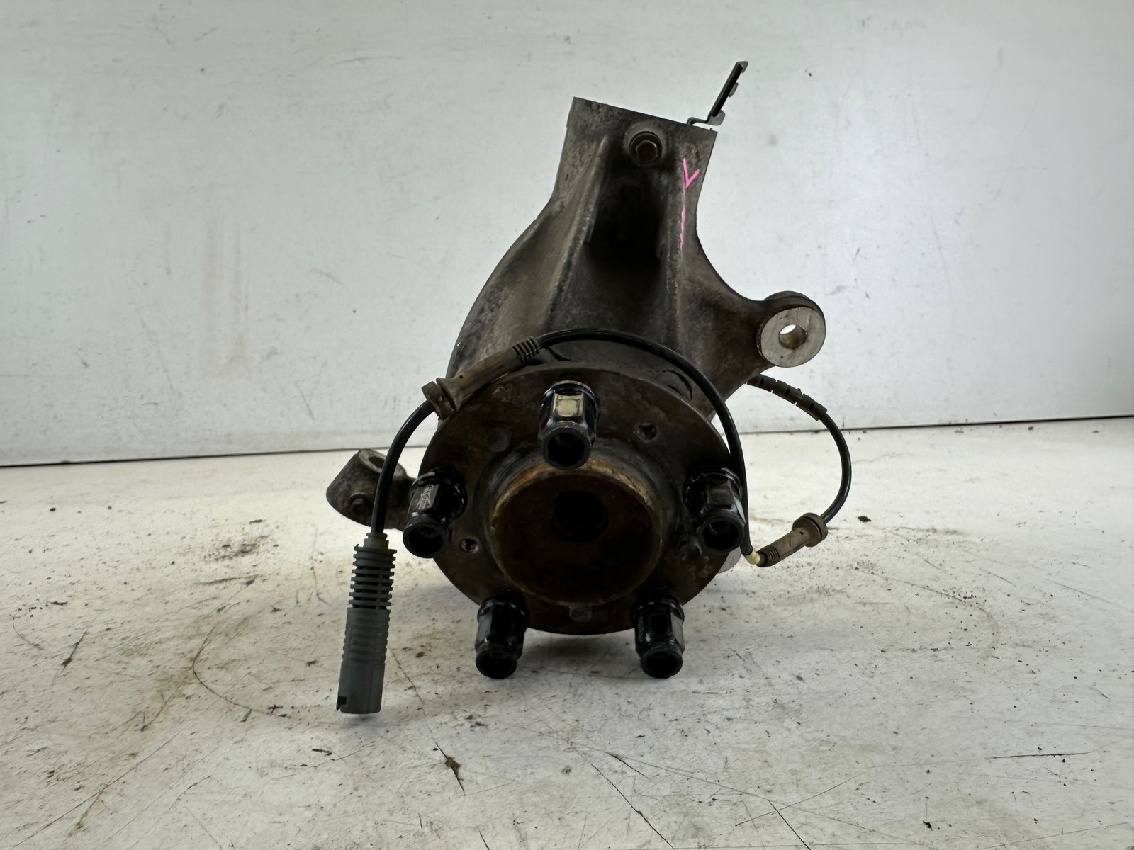 BMW M3 Left Front Knuckle Hub Spindle Suspension E92 08-13 OEM E93
