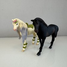 Schleich Blossom White Unicorn & Thoroughbred Stallion 2017 Fantasy Horse Figure