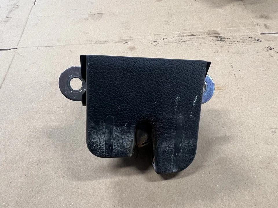 Pestillo trasero maletero con escotilla OEM VW 06-09 MK5 Golf GTI R32 Rabbit Foto 2 de 3