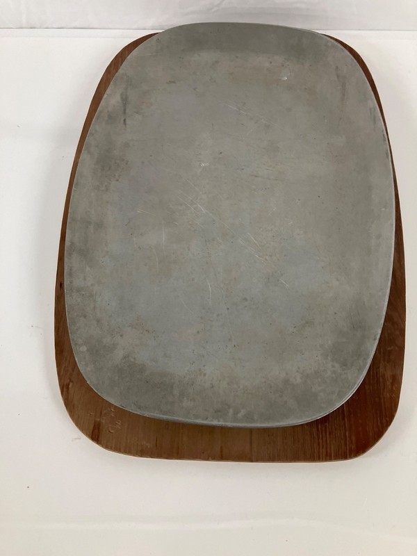 AC Fabricators Sizzling Steak Platter With Wooden Base, Metal Construction
