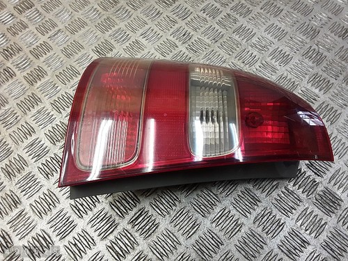 2003 TOYOTA COROLLA REAR TAIL LIGHT CARAVANA IZQUIERDA KOITO1374 - Imagen 4 de 8