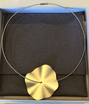Niessing Flower Disc Pendant 18K Green Gold