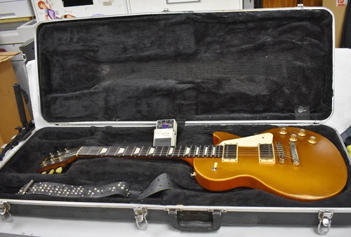 Gibson Les Paul Tribute 2018 Electric Guitar GOLD TOP MADE IN USA W/ PEDAL